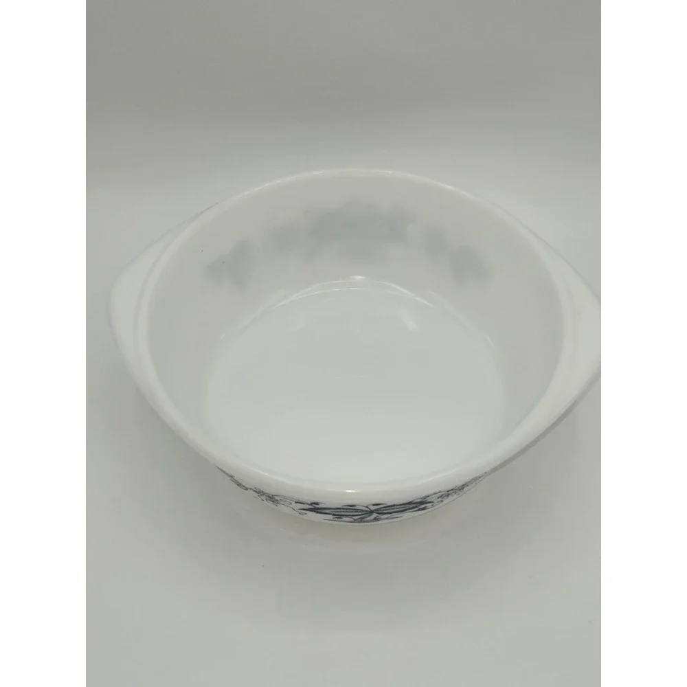 Glasbake J514 Blue Onion Milk Glass 2 Qt Round Casserole Baking Dish